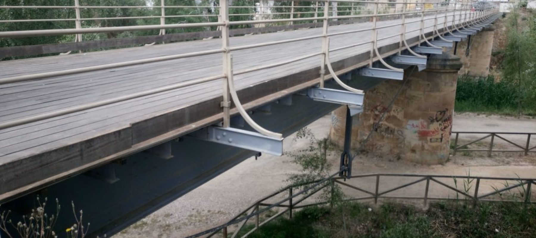 Proyecto de reparación de puente peatonal sobre el rio Segura en Abarán